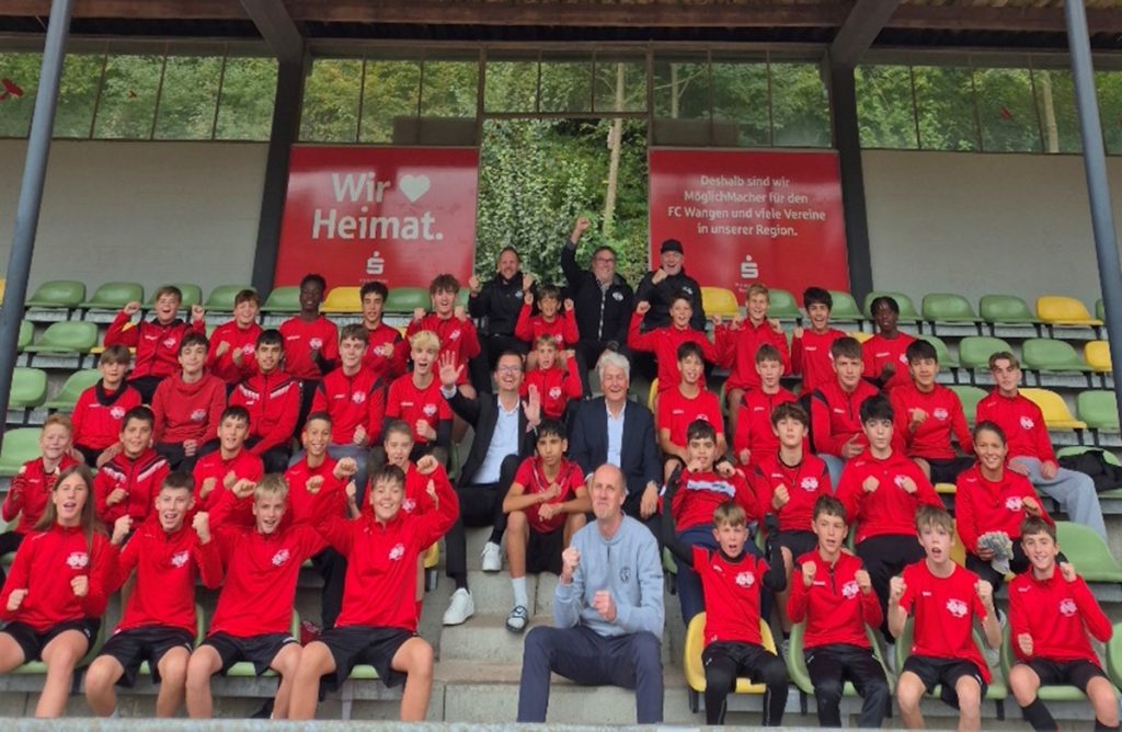 Kreissparkasse Ravensburg stärkt FC Wangen als Hauptsponsor